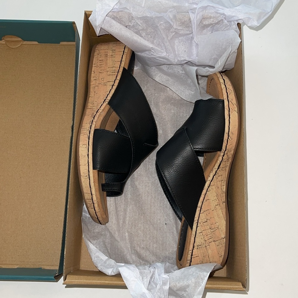 b.o.c. sandals wedge toe-loop black size 9 NWT - Picture 15 of 15